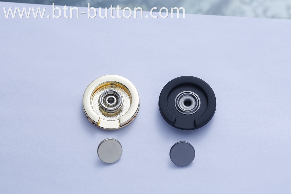 Custom metal buttons for jeans